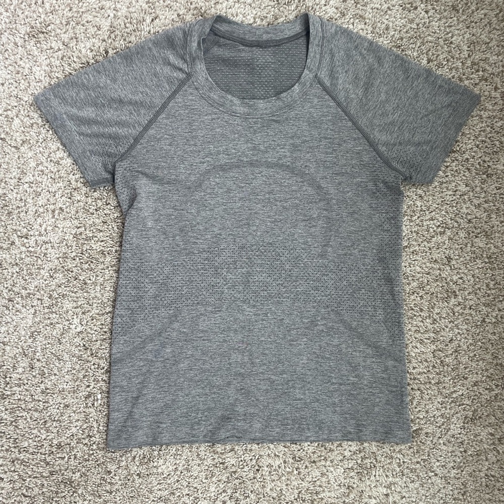 Lululemon size 4 swiftly tech 2.0